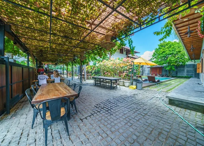 Black Pearl Hostel